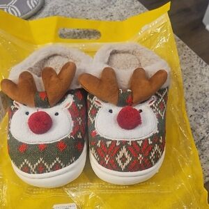 Womans Reindeer Patterned Slippers